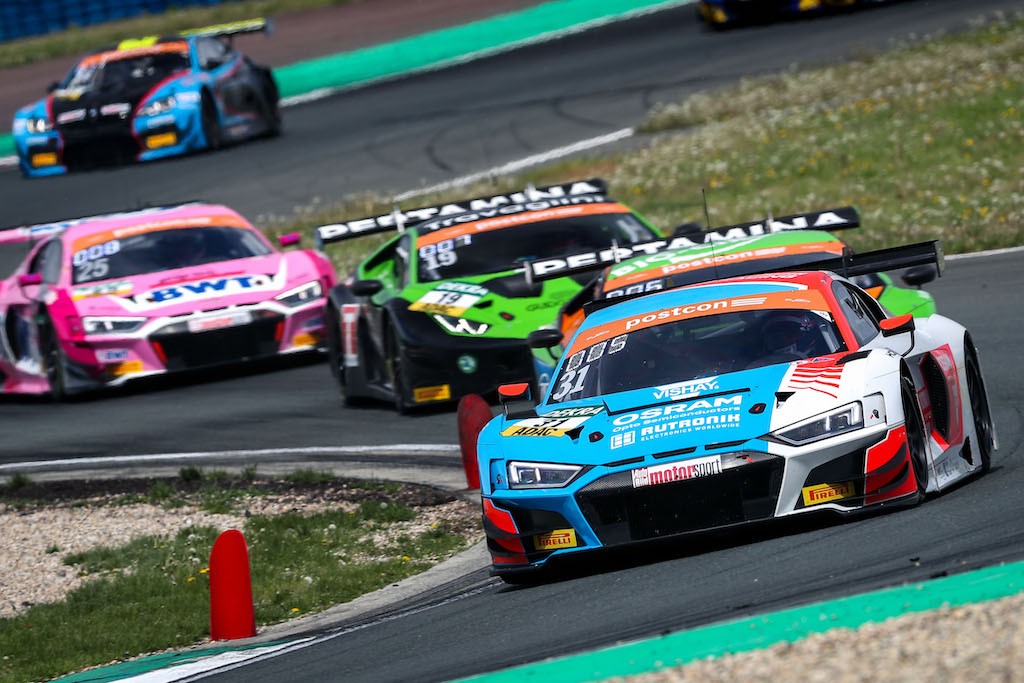 Van der Linde und Niederhauser in ihrem Audi R8 LMS