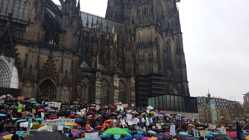 #fridaysforfuture #climatestrike Köln am Dom Foto (c) Marius Mull