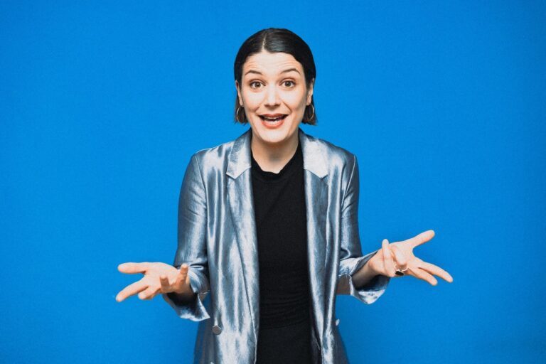 Für ihre Herbsttour lädt das Fuchsthone Orchestra die junge und brillante Vibraphonistin und Percussionistin Evi Filippou ein. ©Leon-Maria-Plecity