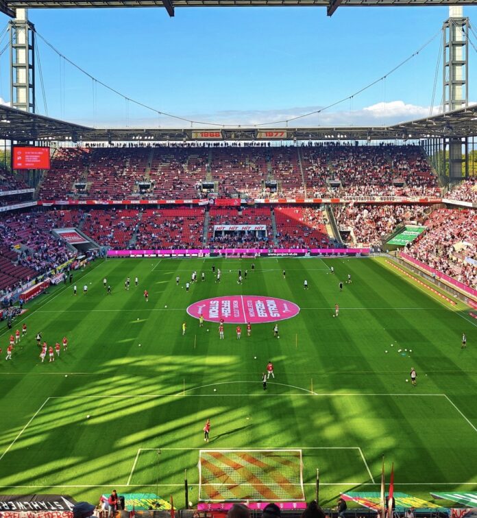 1. FC Köln gegen VFB Stuttgart Heimspiel Foto (c) BuedchenMicha Bluesky