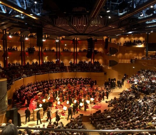 Highlights der Filmmusik: Ennio Morricone, John Williams, Martin Böttcher, Hans Zimmer – von epischen Abenteuern bis zu romantischen Dramen.