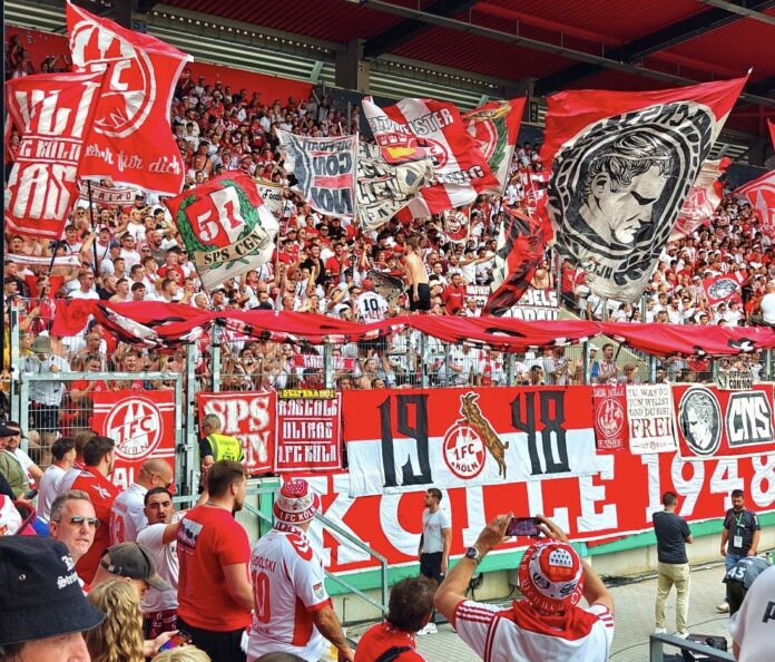1.FC Köln mit DFB Pokalsieg gegen Jahn Regensburg Foto (c) Schoti75 - Büdechenmicha