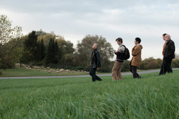 Vorbesichtigung mit Frank Schulte, Pierre Berthet, Rie Nakajima, Kathrin Jentjens, hans w. koch, Monheim am Rhein, Rheinwiesen, Foto: Niclas Weber