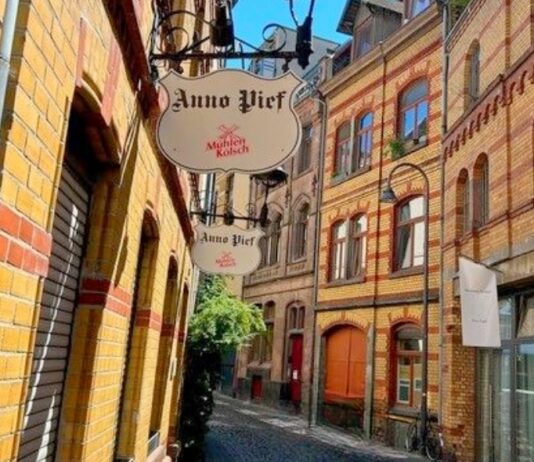 Anno Pief feiert Wiedereröffnung zum 45-jährigen Jubiläum Foto @Mühlenkölsch