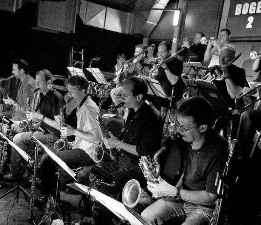 Nach fast 2 Jahren ohne Auftrittsmöglichkeit haben wir es geschafft für die Big Band Convention einen Auftritt im Ruderverein zu organisieren