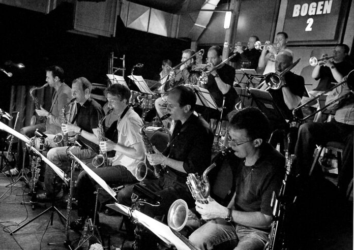 Nach fast 2 Jahren ohne Auftrittsmöglichkeit haben wir es geschafft für die Big Band Convention einen Auftritt im Ruderverein zu organisieren