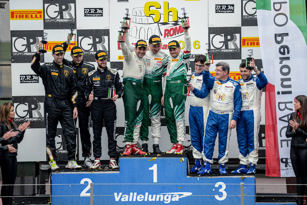 Kaspersky Motorsport Team at the Podium Foto@ Kaspersky Motorsport