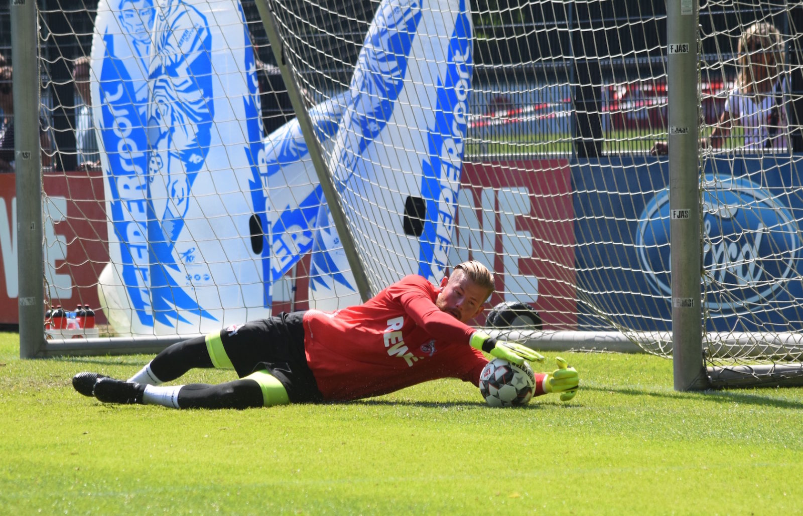 Timo Horn 1.FC Köln beim Training