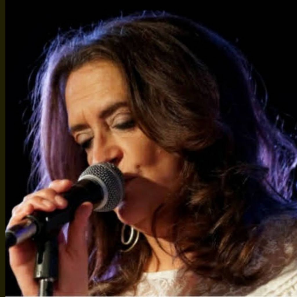 Esther-Bennet-Jazz-Singer and Songwriter