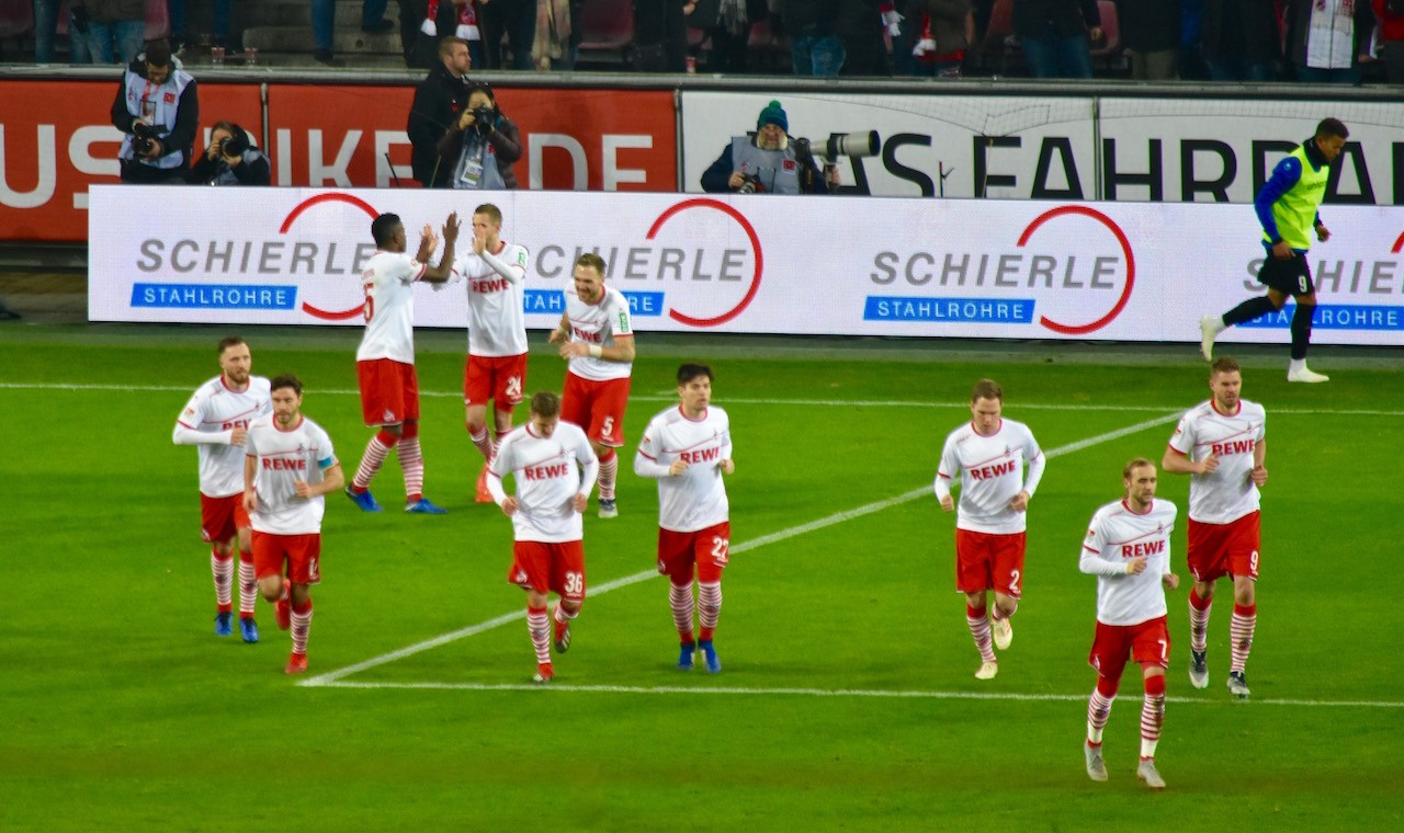 1FC Köln nach dem Tor von Drexler