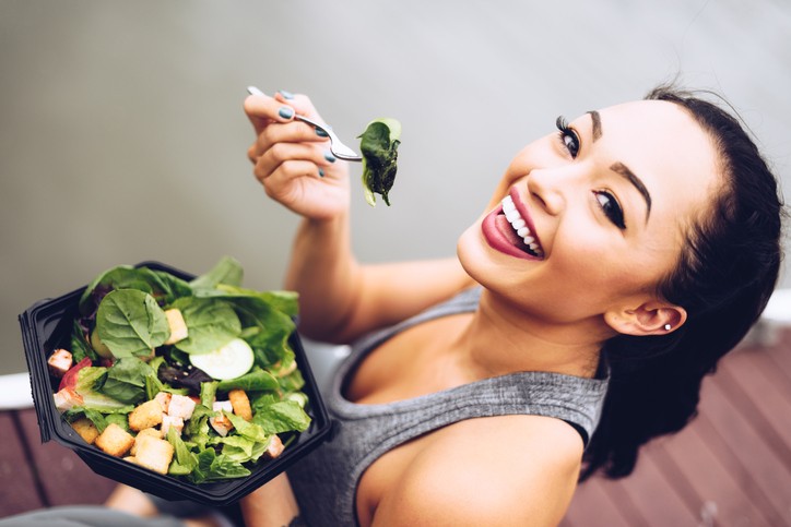 Gesund leben mit Salat-Foto ©istock.com/franckreporter