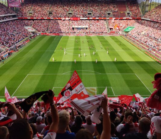 1.FC Köln gegen FC Union Berlin full house Foto (c) Stadionkind @schoti75