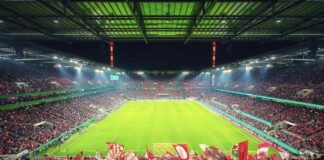 1. FC Köln gegen Bayern: Die Südkurve bebt – Geißböcke kämpfen mit Herz