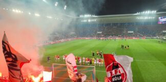 Der 1.FC Köln feiert mit seinen Fans den Einzug in die UECL Gruppenphase Foto (c) Stadionkind @Dodo1084