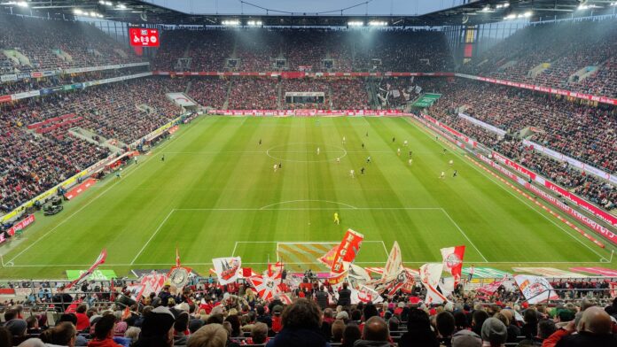 1.FC Köln besiegt Eintracht Frankfurt mit 3:0 im Müngersdorfer Stadion Foto (c) Stadionkind @schoti75