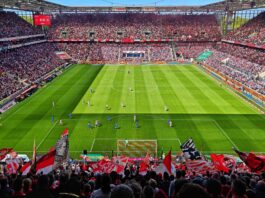 1. FC Köln gegen Bayer 04 in Müngersdorf Foto Stadionkind @buedchen_michablueskysocial