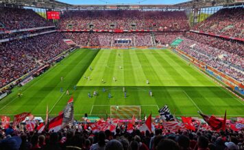 1. FC Köln gegen Bayer 04 in Müngersdorf Foto Stadionkind @buedchen_michablueskysocial