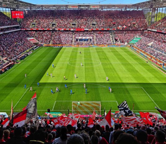 1. FC Köln gegen Bayer 04 in Müngersdorf Foto Stadionkind @buedchen_michablueskysocial