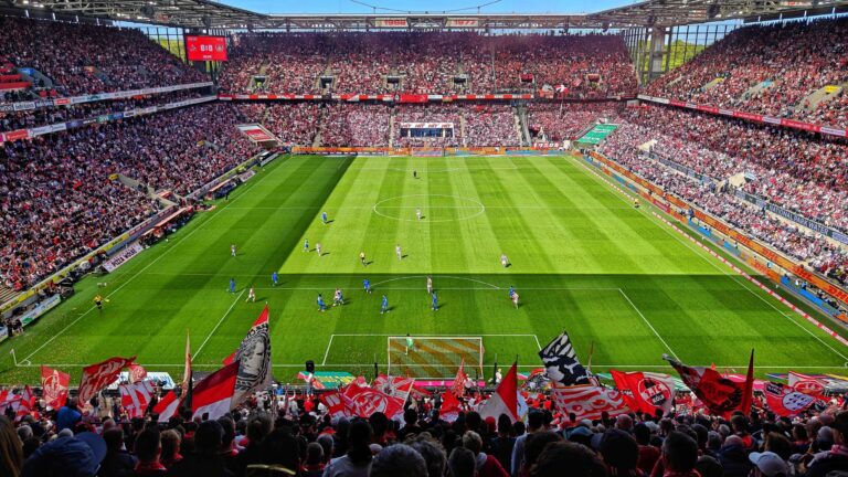 1. FC Köln gegen Bayer 04 in Müngersdorf Foto Stadionkind @buedchen_michablueskysocial