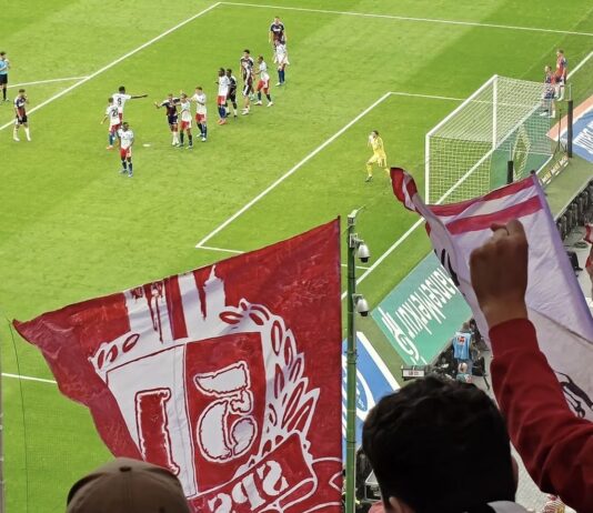 @buedchenmicha.blueskysocial mit 6000 FC Fans war live bei HSV gegen den 1. FC Köln dabei