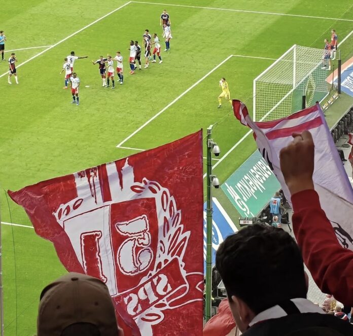 @buedchenmicha.blueskysocial mit 6000 FC Fans war live bei HSV gegen den 1. FC Köln dabei @buedchenmicha.blueskysocial mit 6000 FC Fans war live bei HSV gegen den 1. FC Köln dabei