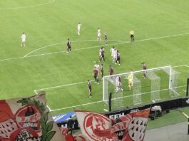 @buedchen_micha war mit 6000 FC Fans in Frankfurt dabei. Top Stimmung in der Kurve auf dem Rasen dagegen war keine Luft im Ballon