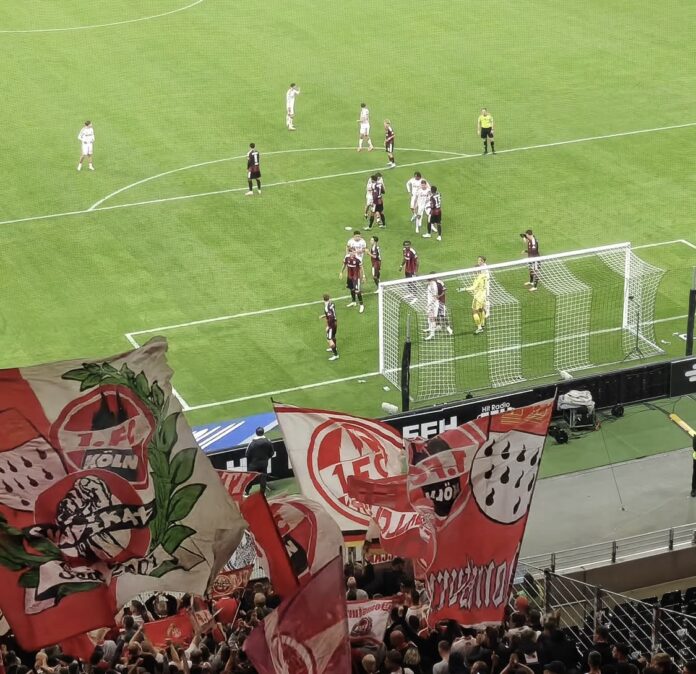 @buedchen_micha war mit 6000 FC Fans in Frankfurt dabei. Top Stimmung in der Kurve auf dem Rasen dagegen war keine Luft im Ballon.. @buedchen_micha war mit 6000 FC Fans in Frankfurt dabei. Top Stimmung in der Kurve auf dem Rasen dagegen war keine Luft im Ballon