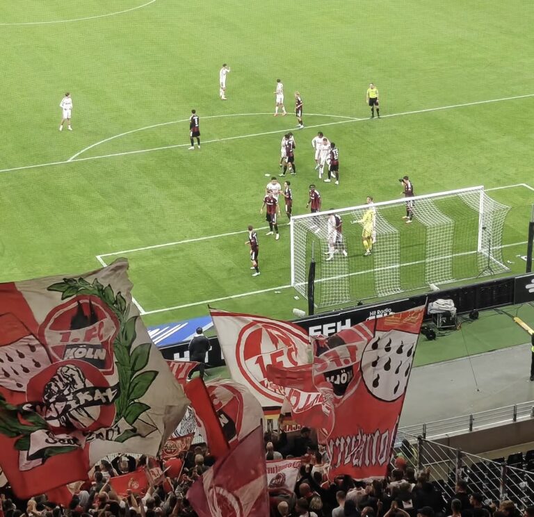 @buedchen_micha war mit 6000 FC Fans in Frankfurt dabei. Top Stimmung in der Kurve auf dem Rasen dagegen war keine Luft im Ballon