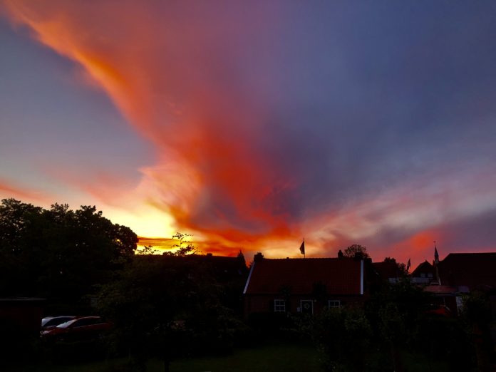 Sonnenuntergang Krummhörn im Juni 2021