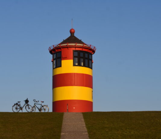 Der Leuchtturm in Pilsum an der Nordsee auch Otto Turm genannt