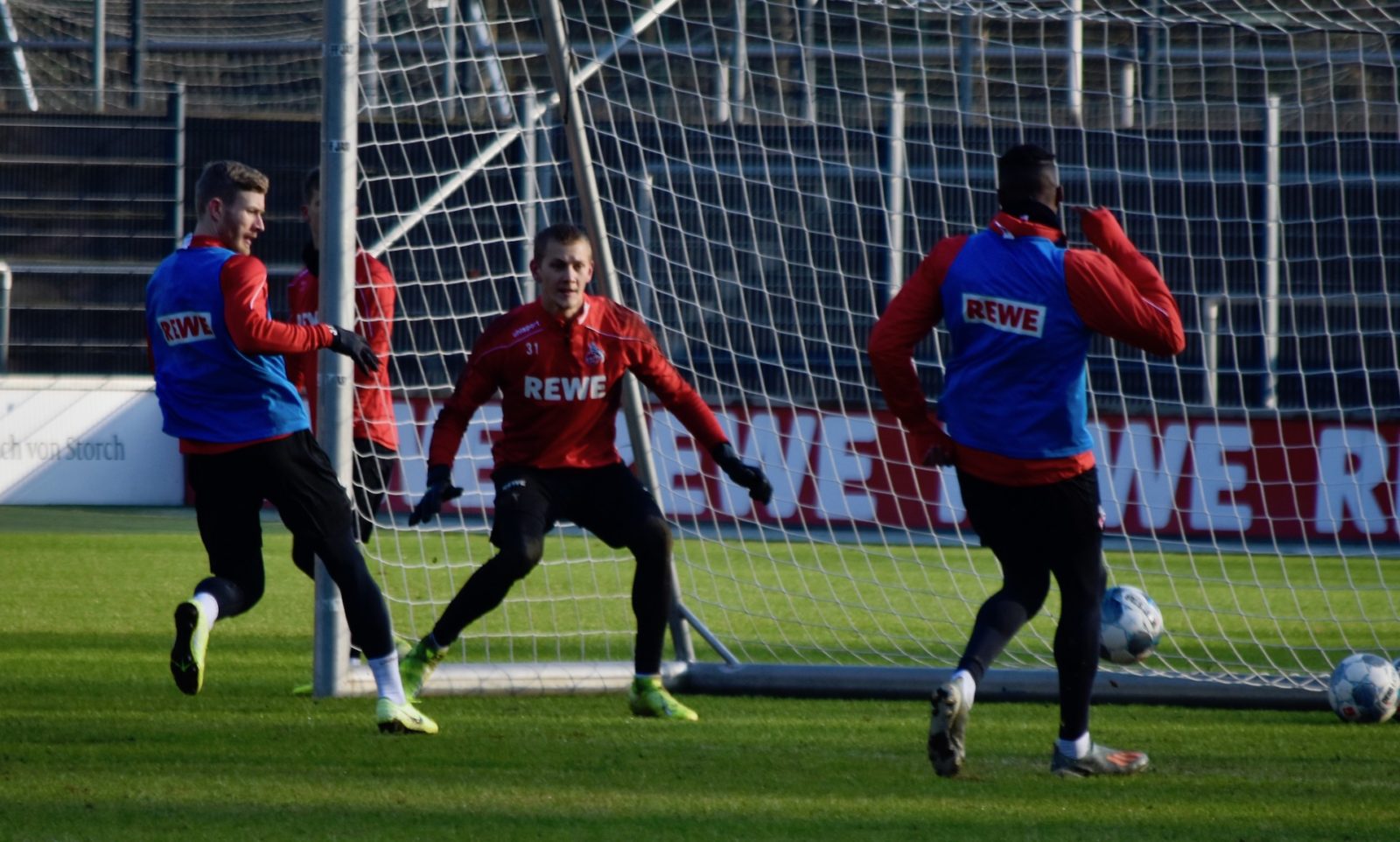 Brady Scott Torwart 1.FC Köln beim Traininig am GBH