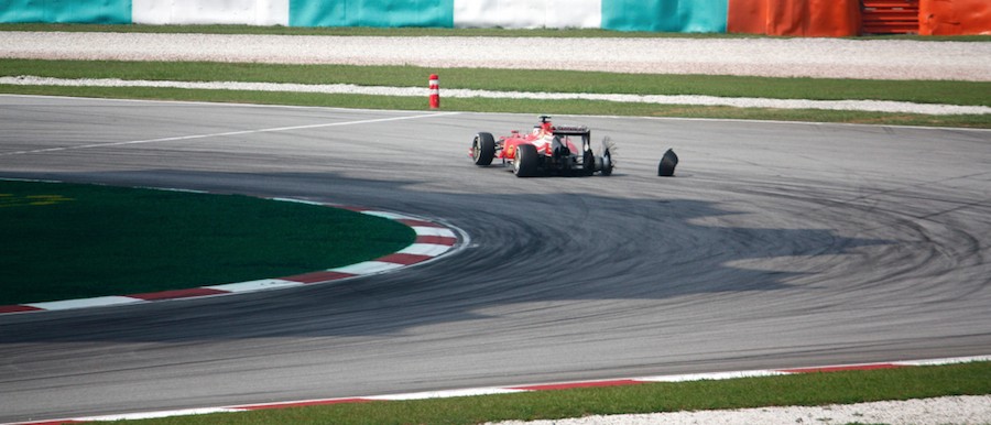 Kimi Raikkonen losing a tyre