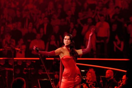 DUA LIPA kündigt neues Live-Album an: "Dua Lipa Live From The Royal Albert Hall" erscheint am 06.12.2024 Foto (c...</td>
    </tr>
    <tr>
        <td  class=