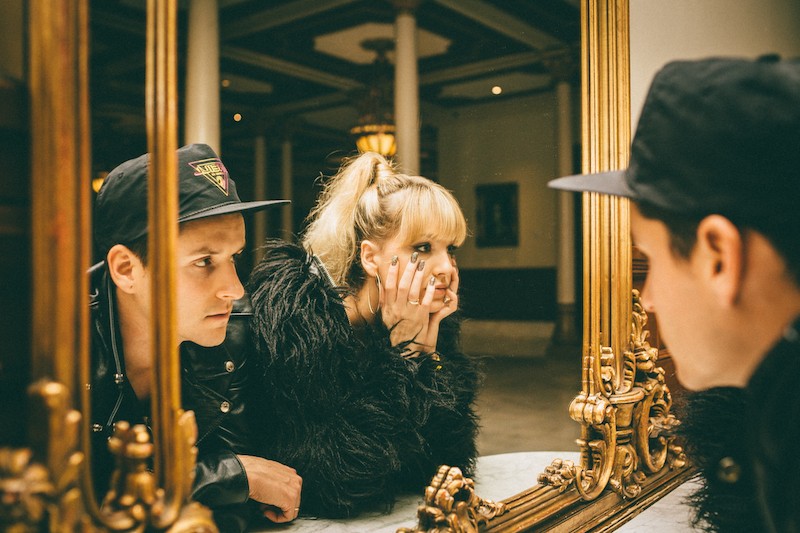 XYLØ das südkalifornische Duo mit „Get Closer“