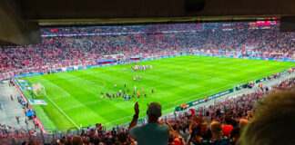 In Leipzig Live dabei Stadionkind Buedchenmicha mit einem herrlichen Blick aus dem 1. FC Köln Fanblock