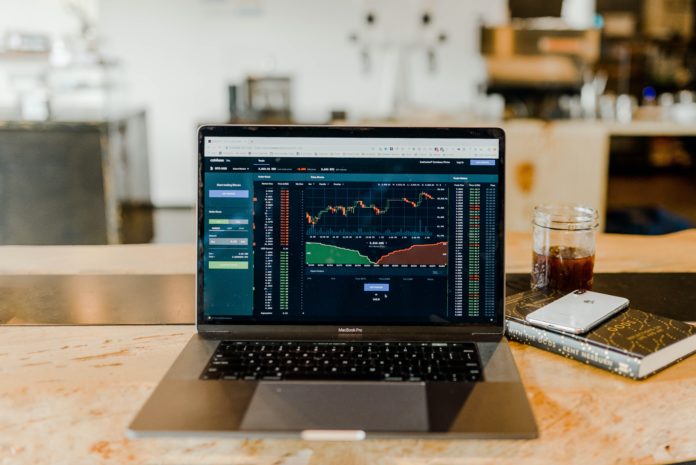 austin-distel-DfjJMVhwH_8-unsplash (2)-1 Trading Tipps Foto c) https://unsplash.com/photos/DfjJMVhwH_8