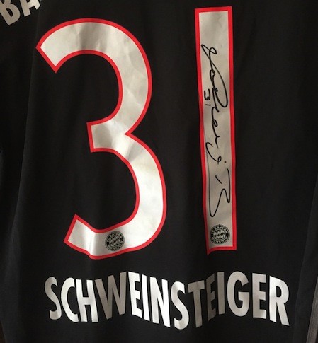 Bastian Schweinsteiger FCB Trikot für den guten Zweck