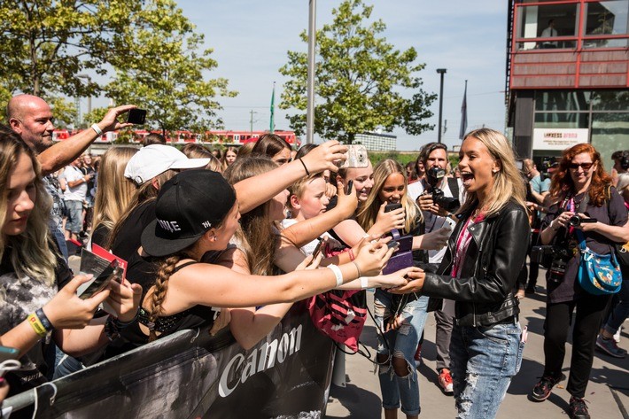 Stars und Fans am roten Teppich der VideoDays. Foto (c)