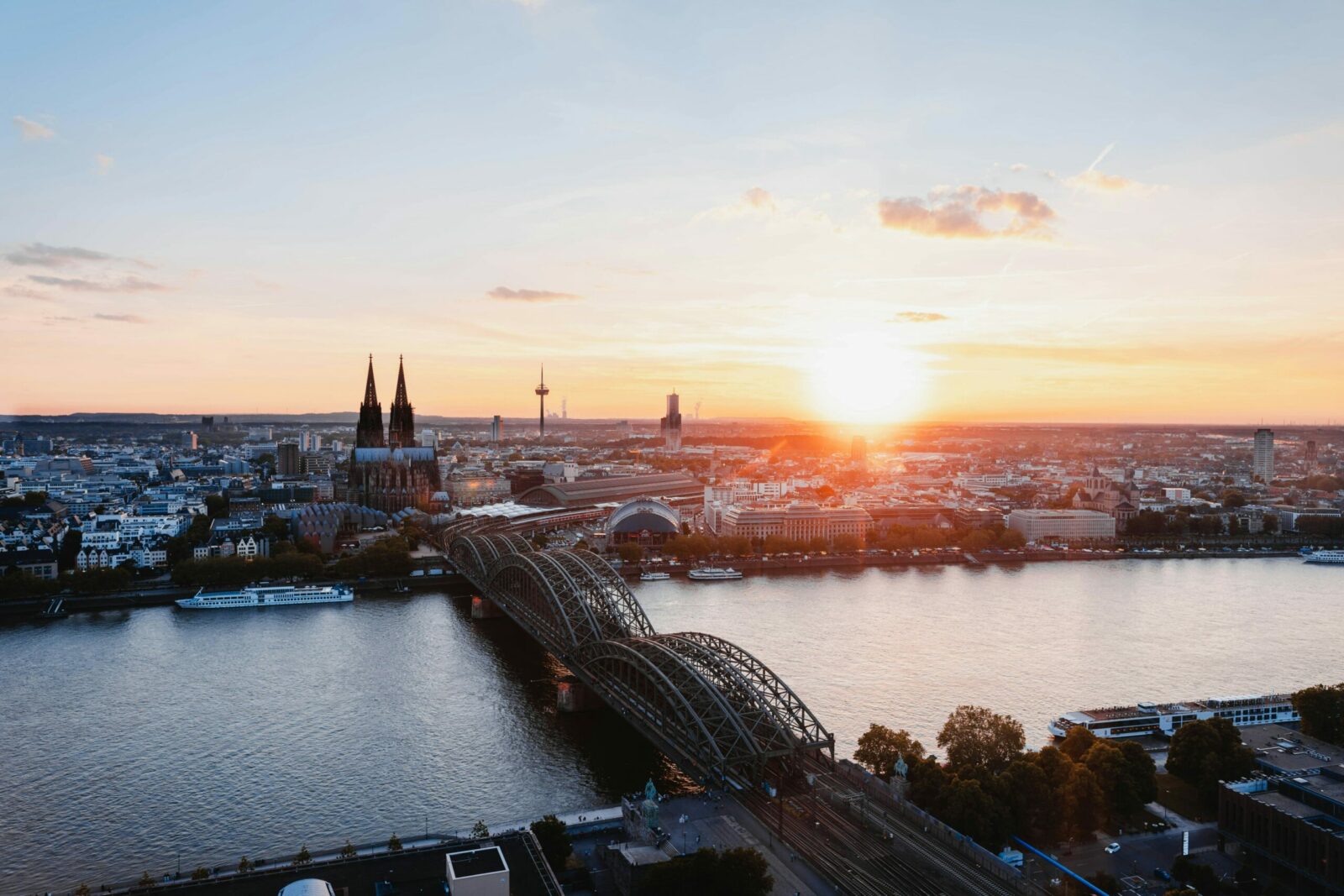 Köln Anbietern für Strom und Gas vergleichen Foto (c)Eric weber KPwl1VaSyw-unsplash.com