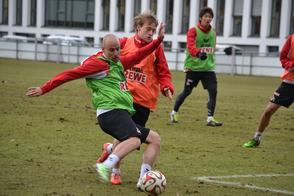 Effzeh harter Einsatz im Training