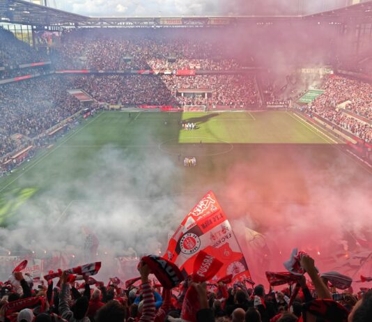 @buedchenmicha hat den Sieg des 1.FC Köln gegen BMG festgehalten