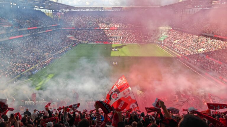 @buedchenmicha hat den Sieg des 1.FC Köln gegen BMG festgehalten