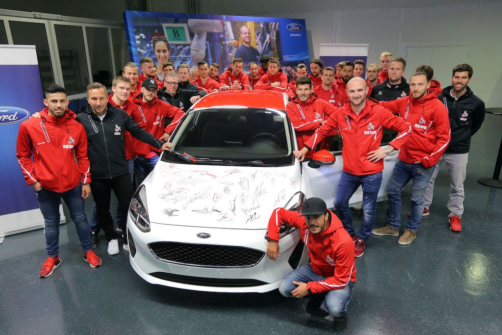 Werkführung bei Ford / Die Spieler des Kölner Traditionsclubs und Trainer Peter Stöger besuchten heute (12. April) in Köln-Niehl die Fiesta-Fertigung bei Ford. Die Gäste wurden von Gunnar Herrmann, Vorsitzender der Geschäftsführung der Ford-Werke GmbH, im Besucherzentrum begrüßt.Foto: 