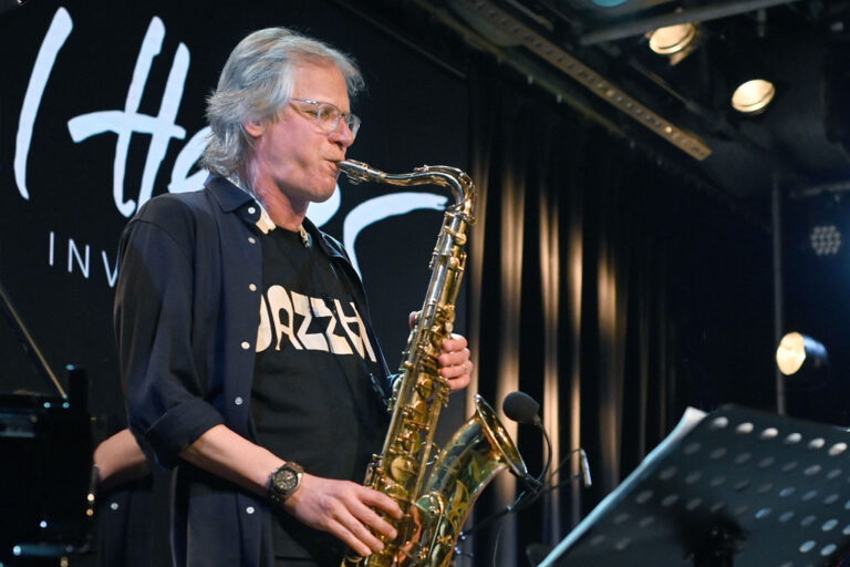 Paul Heller mit seiner Formation Paul Heller invites: Vocal Summit Vol. 4 im Stadtgarten am 13.4.2025 Foto (c) Gerhard Richter Jazz Fotografie Köln