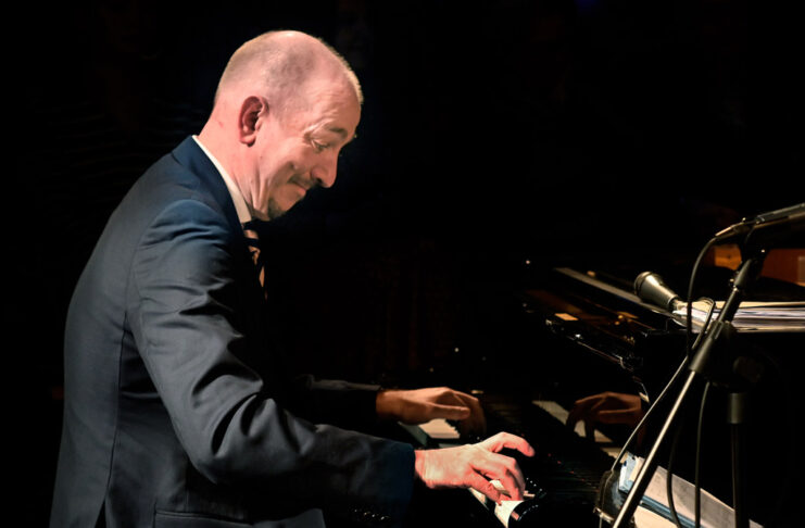 Swing in den Mai — Chris Hopkins meets the Young Lions- Jazz Classics von Louis Armstrong bis Count Basie & beyond Chris Hopkins spielt im Altes Pfandhaus Foto @ Gerhard Richter Jazzfotograf Köln