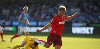 29.05.2021, Fussball Relegation 2020/2021, Rückspiel, Holstein Kiel - 1. FC Köln, im Holstein-Stadion Kiel. v.re: Sebastian Andersson Köln gegen Torwart Ioannis Gelios Holstein Kiel Foto(c) IMAGO / MIS