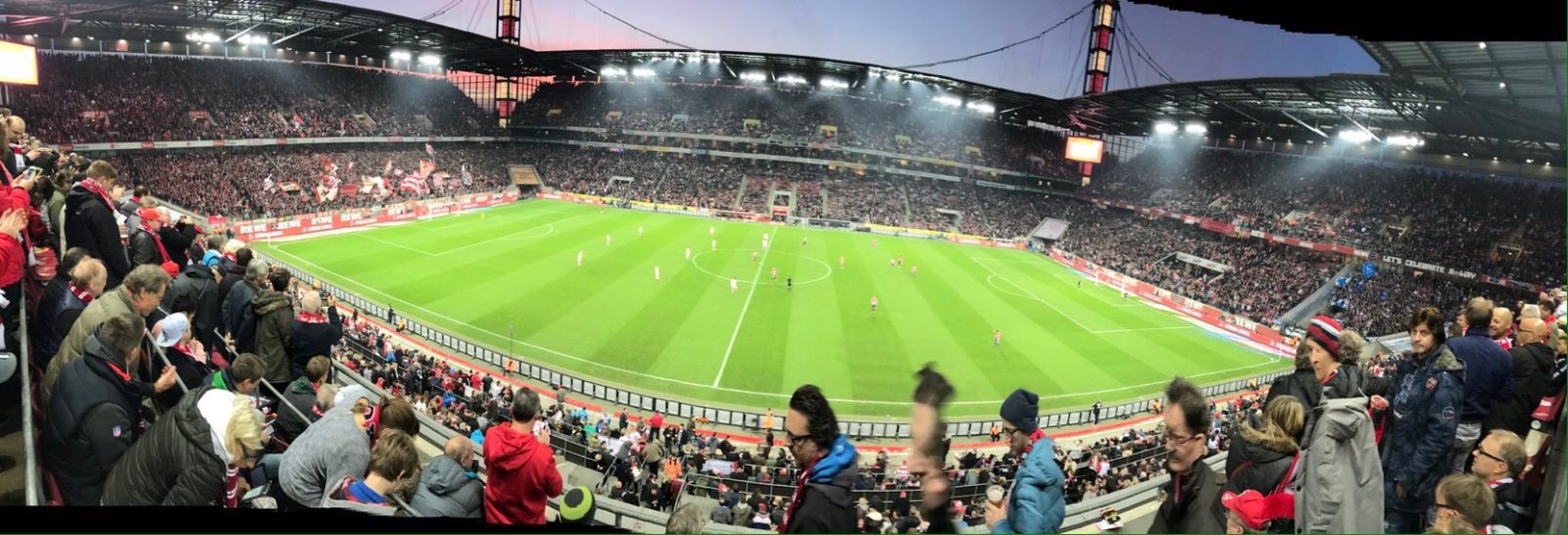1.FC Köln gegen HSV im RheinEnergieStadion Foto @2smart4u