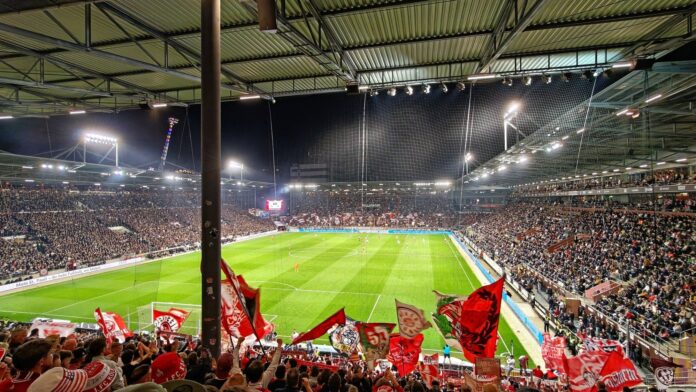 1. FC Köln gegen Bayer 04 in Müngersdorf Foto Stadionkind @buedchen_michablueskysocial